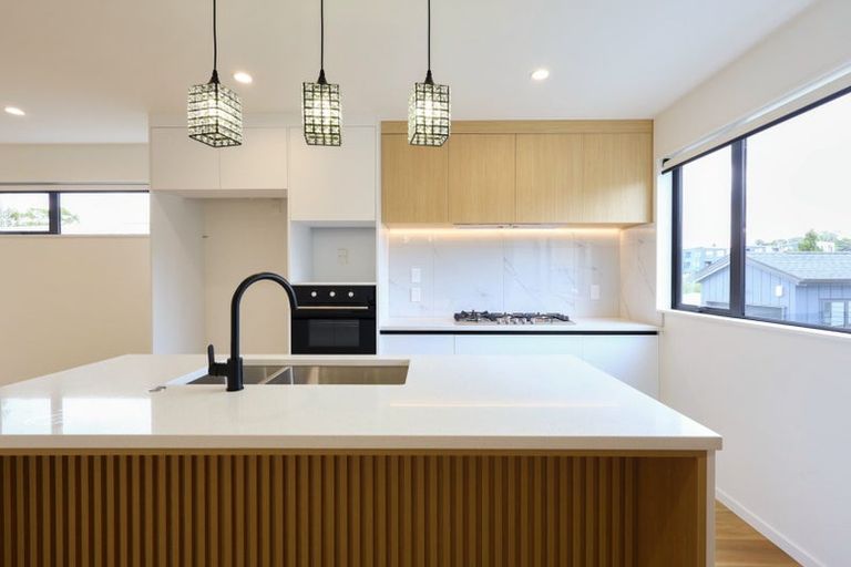 Photo of property in 25 Hutchinson Avenue, New Lynn, Auckland, 0600