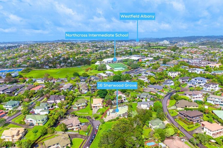 Photo of property in 16 Sherwood Grove, Northcross, Auckland, 0630