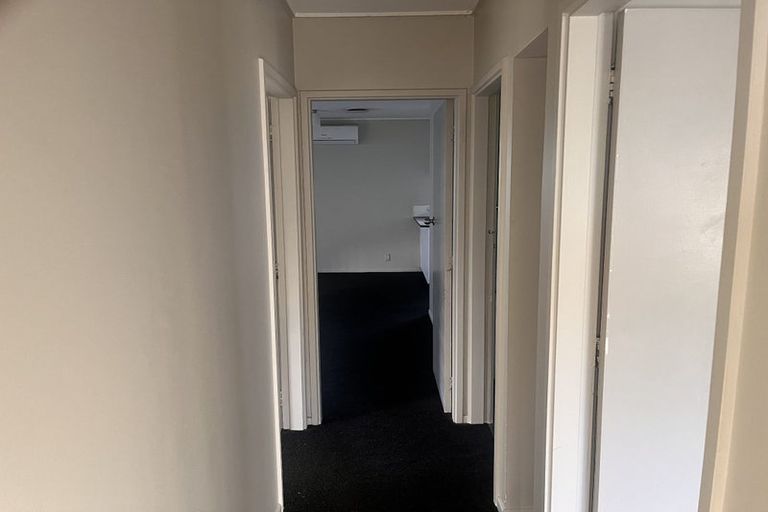 Photo of property in 32 Thurleigh Grove, Karori, Wellington, 6012