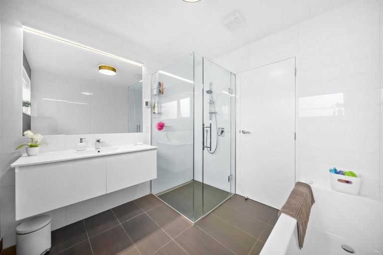 Photo of property in 9 Mckellar Drive, Jacks Point, Queenstown, 9371