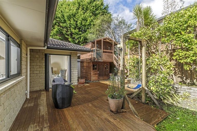 Photo of property in 6 English Oak Drive, Schnapper Rock, Auckland, 0632