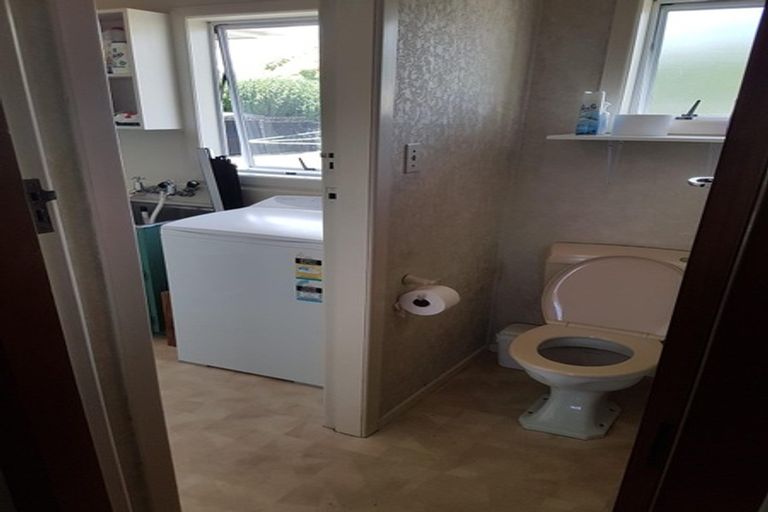 Photo of property in 32 Youngs Road, Papakura, 2110