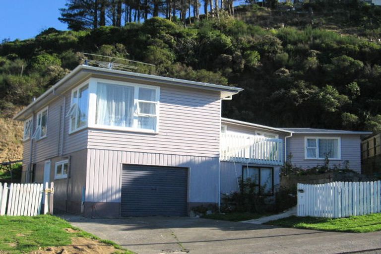 Photo of property in 7 Fairburn Grove, Johnsonville, Wellington, 6037