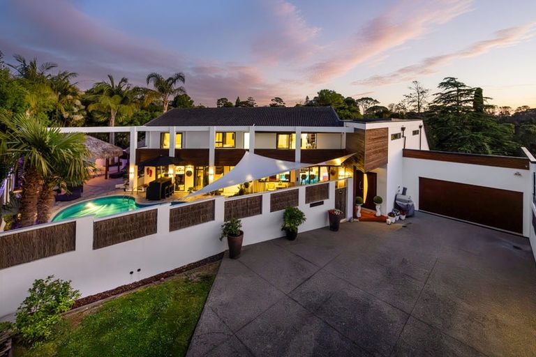 Photo of property in 3 Holyoake Place, Chatswood, Auckland, 0626