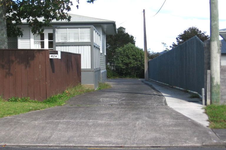 Photo of property in 42 Strid Road, Te Atatu South, Auckland, 0610