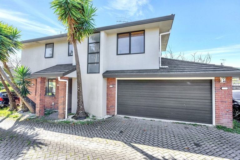 Photo of property in 2/127 Coronation Road, Papatoetoe, Auckland, 2025