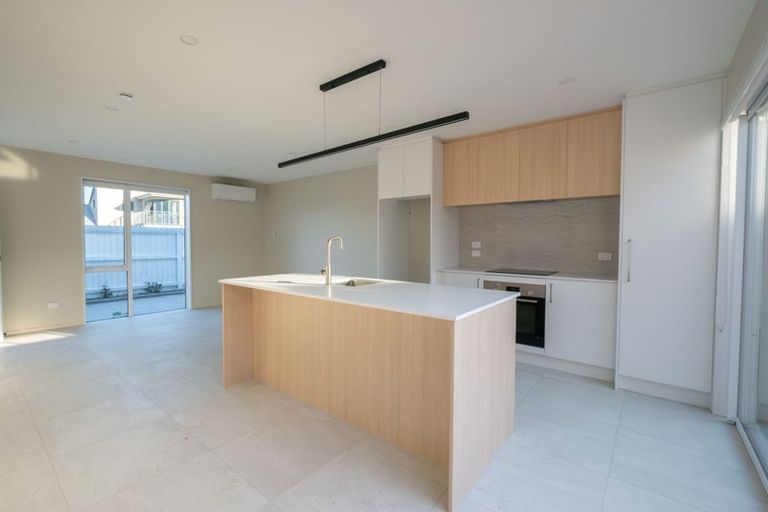 Photo of property in 5a Gill Avenue, Te Atatu Peninsula, Auckland, 0610