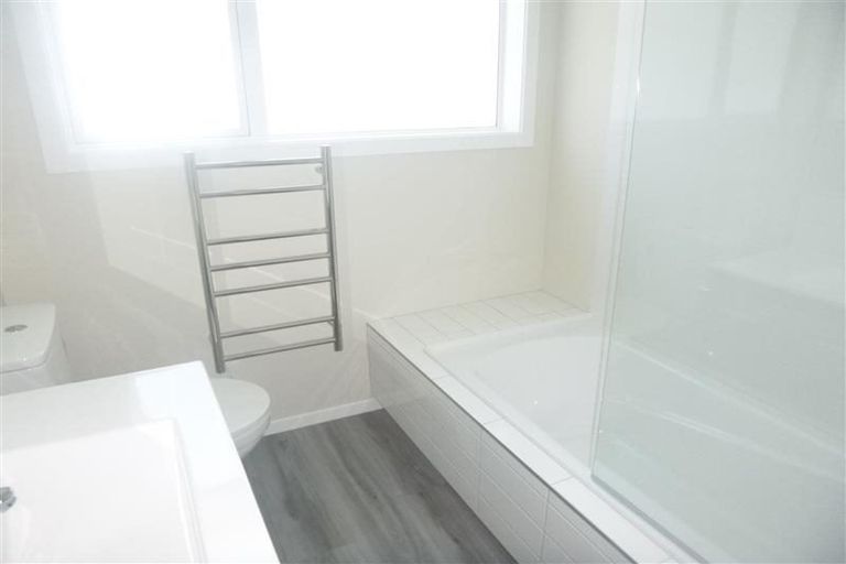 Photo of property in 20u8 Glanmire Road, Newlands, Wellington, 6037