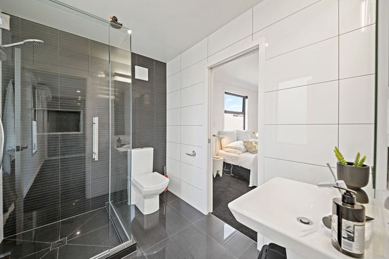 Photo of property in 1/58 The Parade, Bucklands Beach, Auckland, 2012