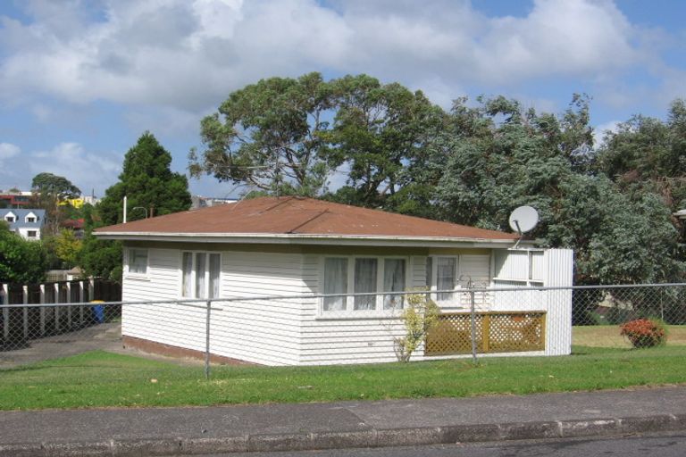 Photo of property in 24 Sarona Avenue, Glen Eden, Auckland, 0602