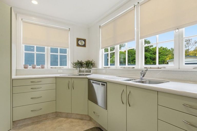 Photo of property in 3 Selwyn Crescent, College Estate, Whanganui, 4500