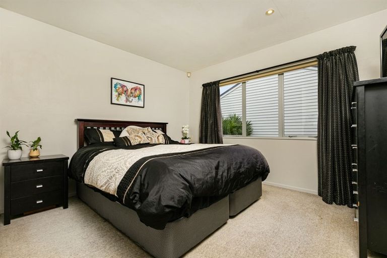 Photo of property in 48 Makora Road, Massey, Auckland, 0614