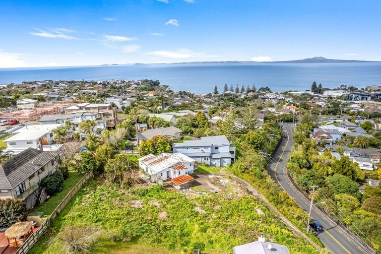 Photo of property in 9 Carlisle Road, Torbay, Auckland, 0630