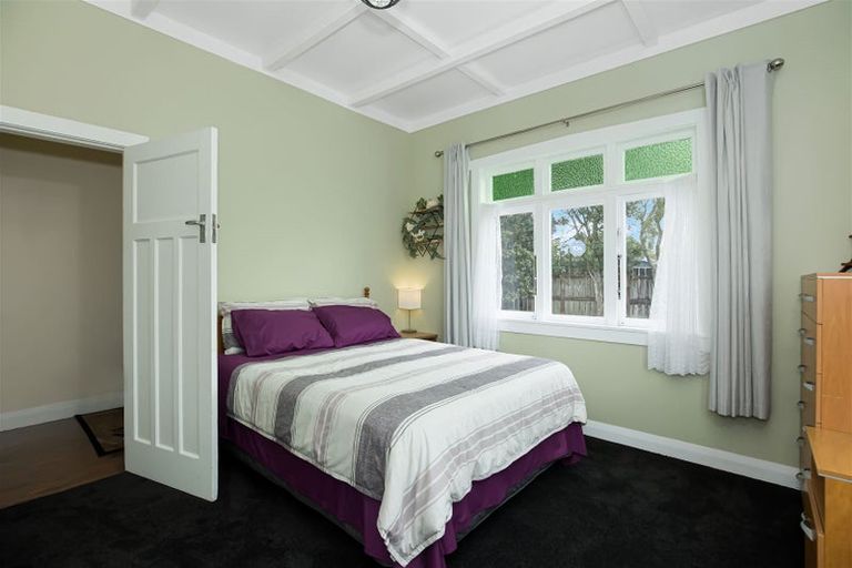 Photo of property in 275 Great North Road, Henderson, Auckland, 0612