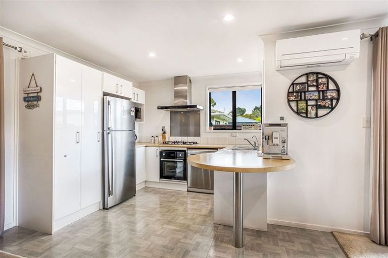 Photo of property in 8 Clover Drive, Henderson, Auckland, 0610