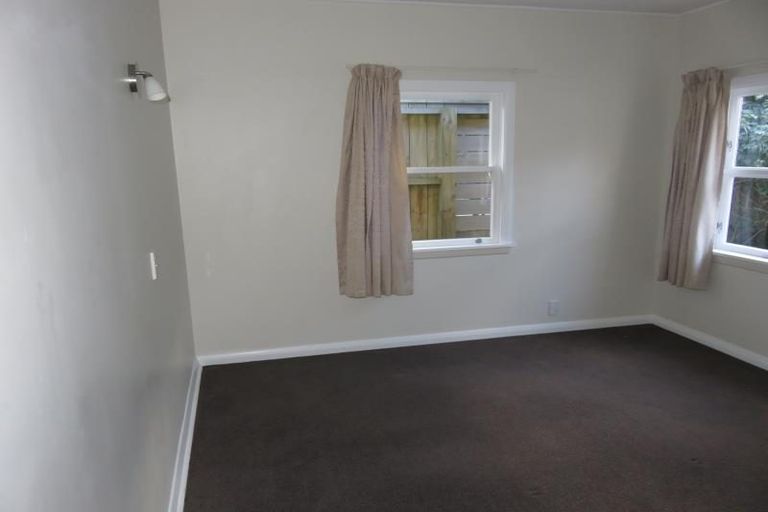 Photo of property in 147 Broderick Road, Johnsonville, Wellington, 6037