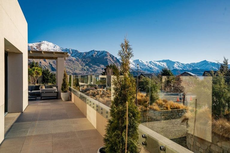 Photo of property in 8b Minaret Ridge, Wanaka, 9305
