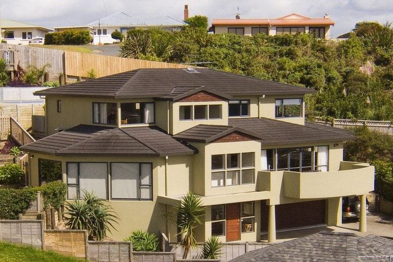 Photo of property in 71 Penguin Drive, Murrays Bay, Auckland, 0630