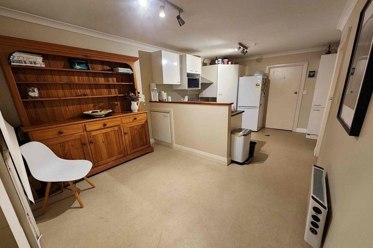 Photo of property in 45 Queen Street, Mount Victoria, Wellington, 6011