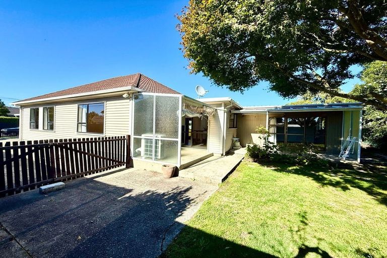 Photo of property in 52 Pitcairn Crescent, Bryndwr, Christchurch, 8053