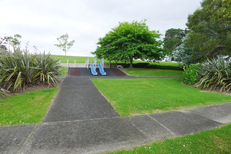 Photo of property in 23 Flaunty Place, West Harbour, Auckland, 0618