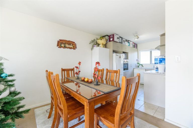 Photo of property in 9/3 Hulme Place, Henderson, Auckland, 0612
