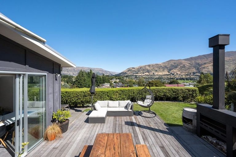 Photo of property in 17 Hillview Place, Wanaka, 9305