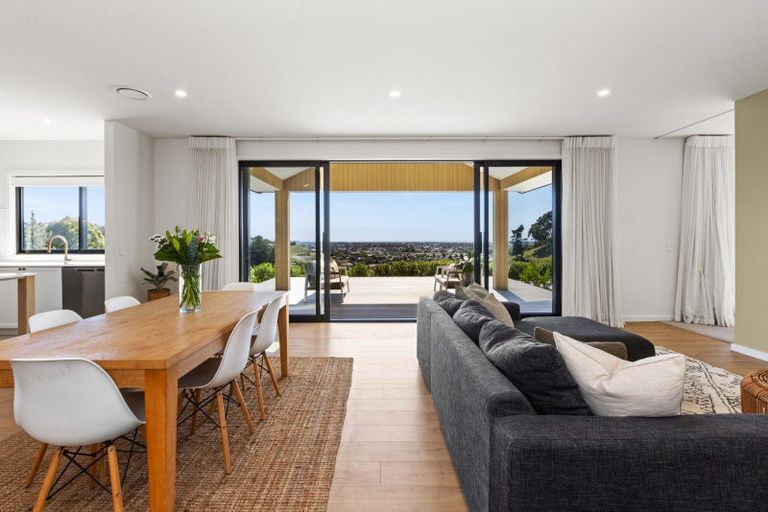 Photo of property in 4 Te Roera Drive, Taradale, Napier, 4112