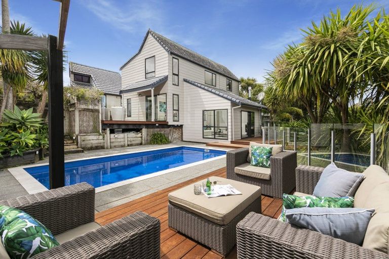 Photo of property in 33 Waipuia Place, Greenhithe, Auckland, 0632
