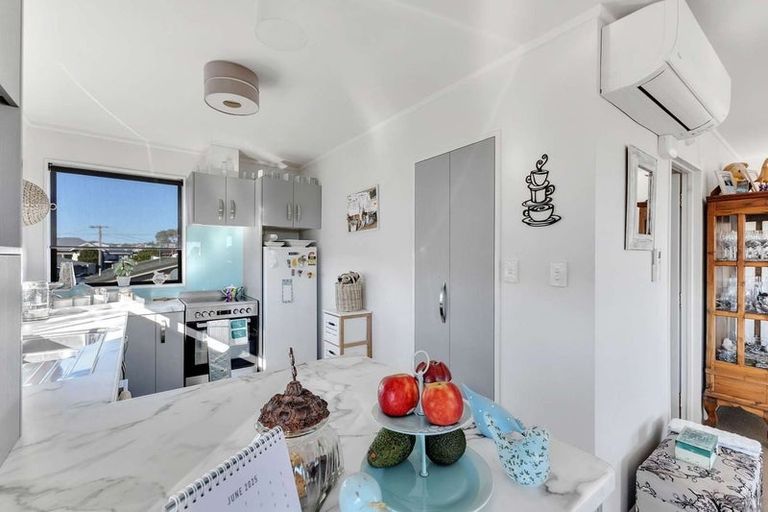 Photo of property in 2/502 Devon Street East, Strandon, New Plymouth, 4312