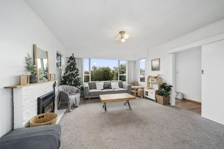Photo of property in 2 Hadfield Place, Paraparaumu Beach, Paraparaumu, 5032