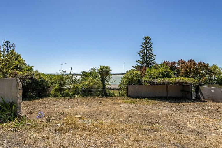 Photo of property in 1 The Brae, Mount Pleasant, Christchurch, 8081