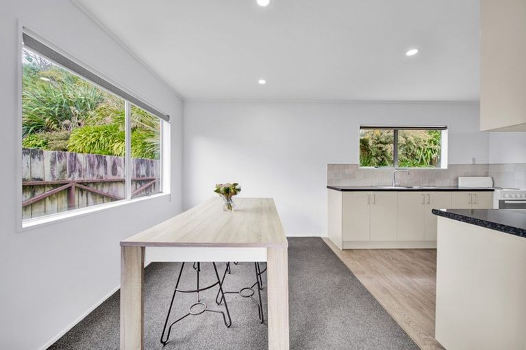 Photo of property in 35 Herekawe Drive, Spotswood, New Plymouth, 4310