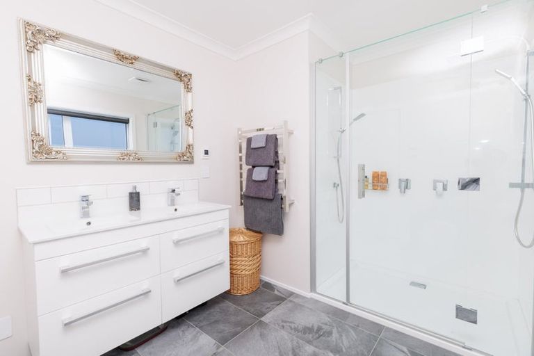 Photo of property in 33 Rochdale Drive, Churton Park, Wellington, 6037