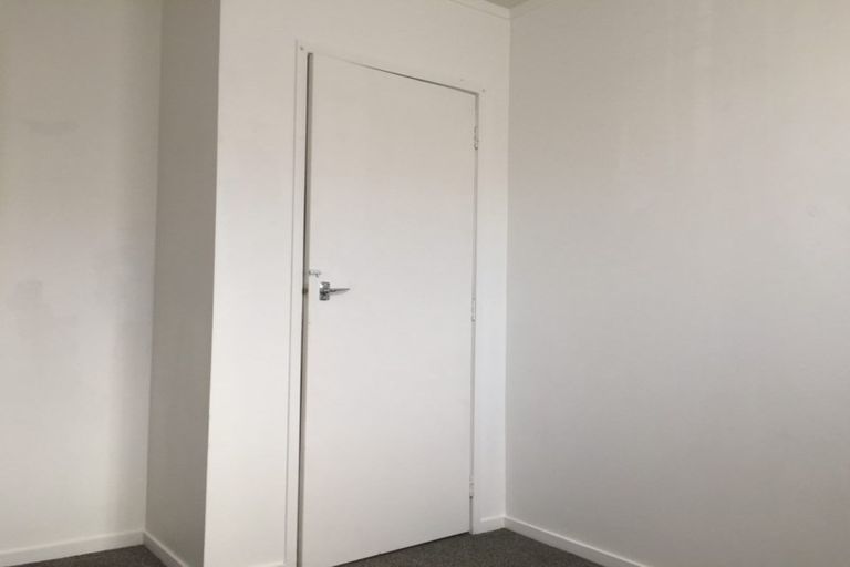 Photo of property in 52 Butterworth Drive, Glendene, Auckland, 0602