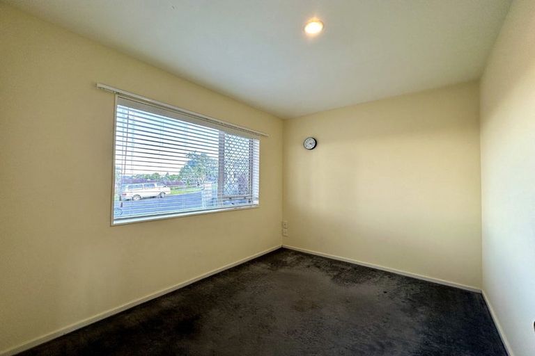 Photo of property in 143 Sturges Road, Henderson, Auckland, 0612