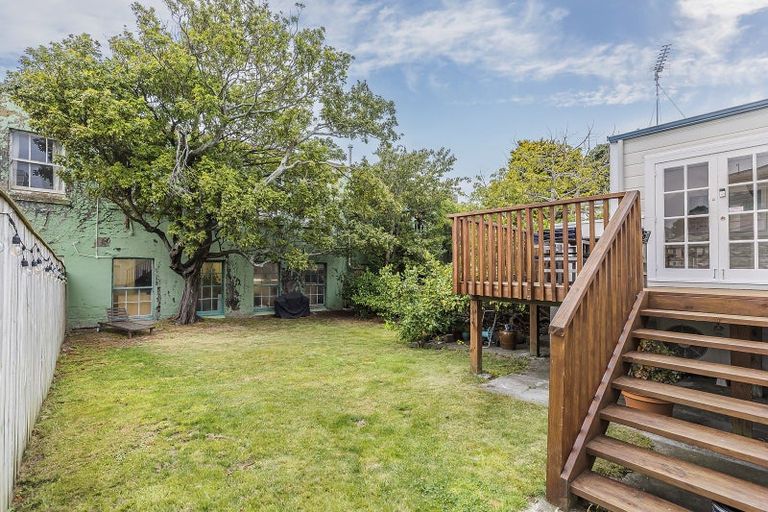 Photo of property in 17 Myrtle Crescent, Mount Cook, Wellington, 6021