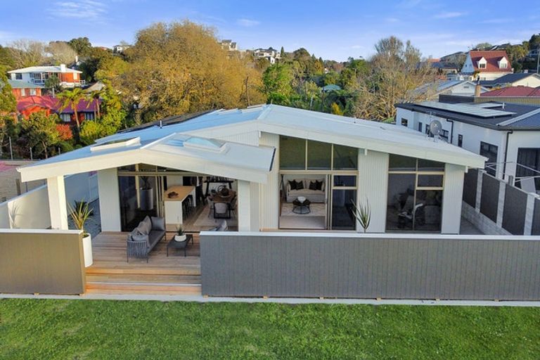 Photo of property in Mangorei Road, Strandon, 4312