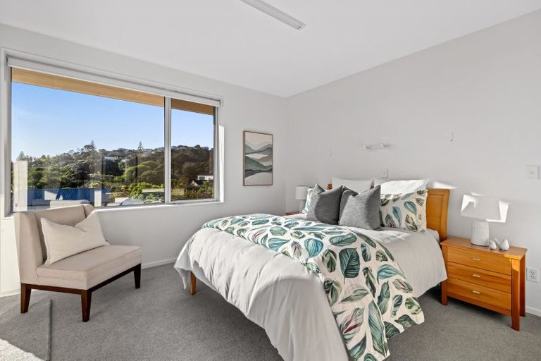 Photo of property in 52 Beauvoir Avenue, Matakatia, Whangaparaoa, 0930
