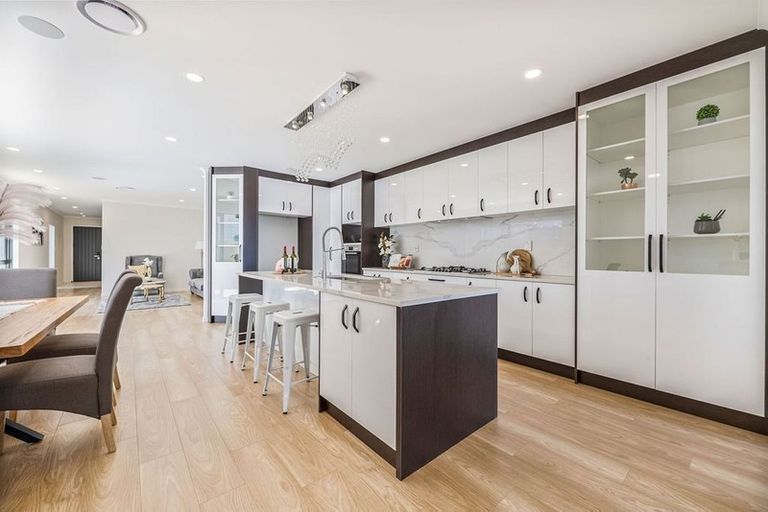 Photo of property in 42a Donegal Park Drive, Flat Bush, Auckland, 2019