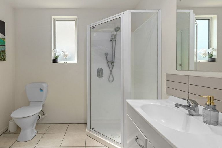 Photo of property in 32 Dart Place, Fernhill, Queenstown, 9300