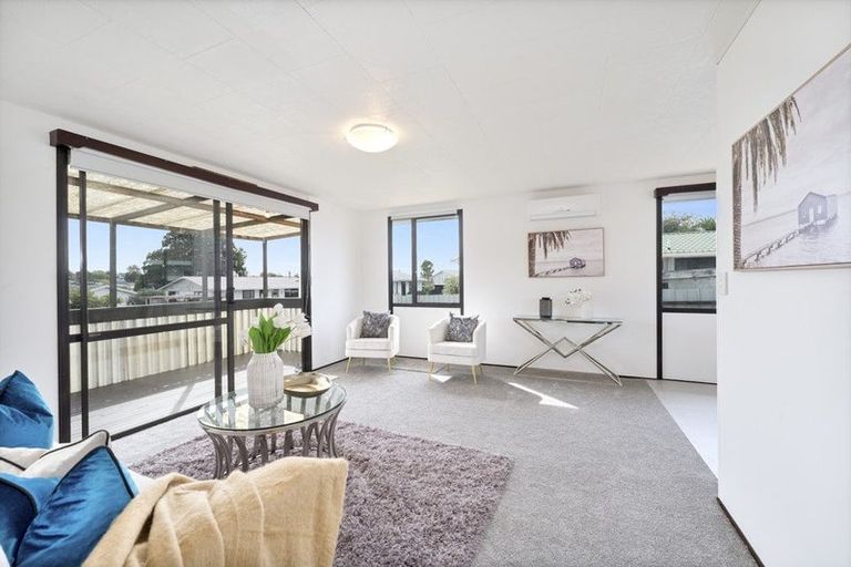 Photo of property in 11 Starforth Place, Henderson, Auckland, 0612