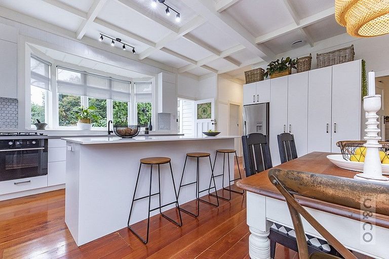 Photo of property in 30-32 Great North Road, Riverhead, 0820