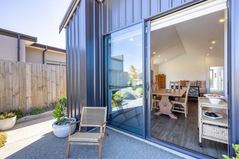 Photo of property in 30 Mount Creighton Crescent, Wanaka, 9305