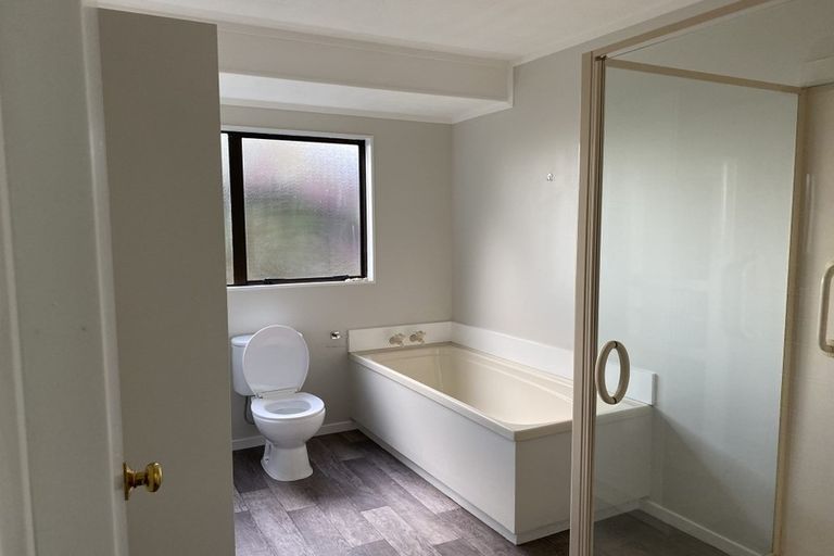 Photo of property in 3 Kaurilands Road, Titirangi, Auckland, 0604