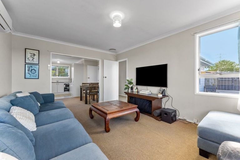 Photo of property in 14 Doone Place, Massey, Auckland, 0614