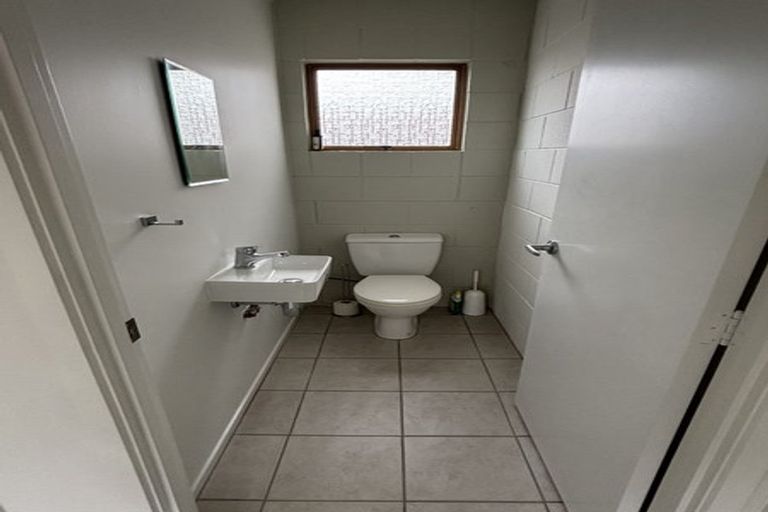 Photo of property in 2/772 Beach Road, Browns Bay, Auckland, 0630