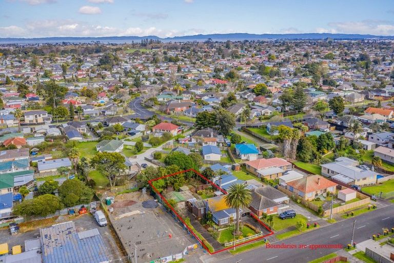 Photo of property in 51 Churchill Avenue, Manurewa, Auckland, 2102