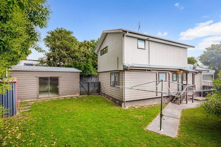 Photo of property in 2/1 Hatherlow Street, Glenfield, Auckland, 0629