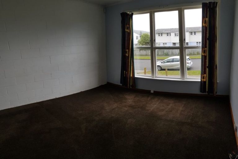 Photo of property in 66- 68 Waihora Crescent, Waitangirua, Porirua, 5024